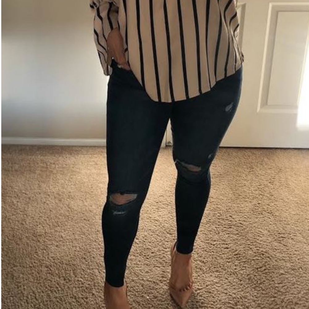 BRAND NEW Distressed Mid Rise Jeans